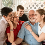 Photo d'une famille multi génération pour illustrer une donation familiale